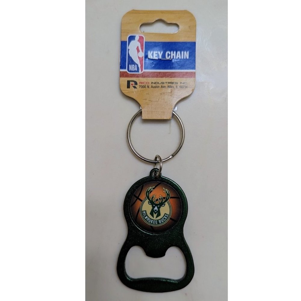 🏀🆕 MILWAUKEE BUCKS KEYCHAIN/BEVERAGE BOTTLE OPENER WITH KEY RING - NBA